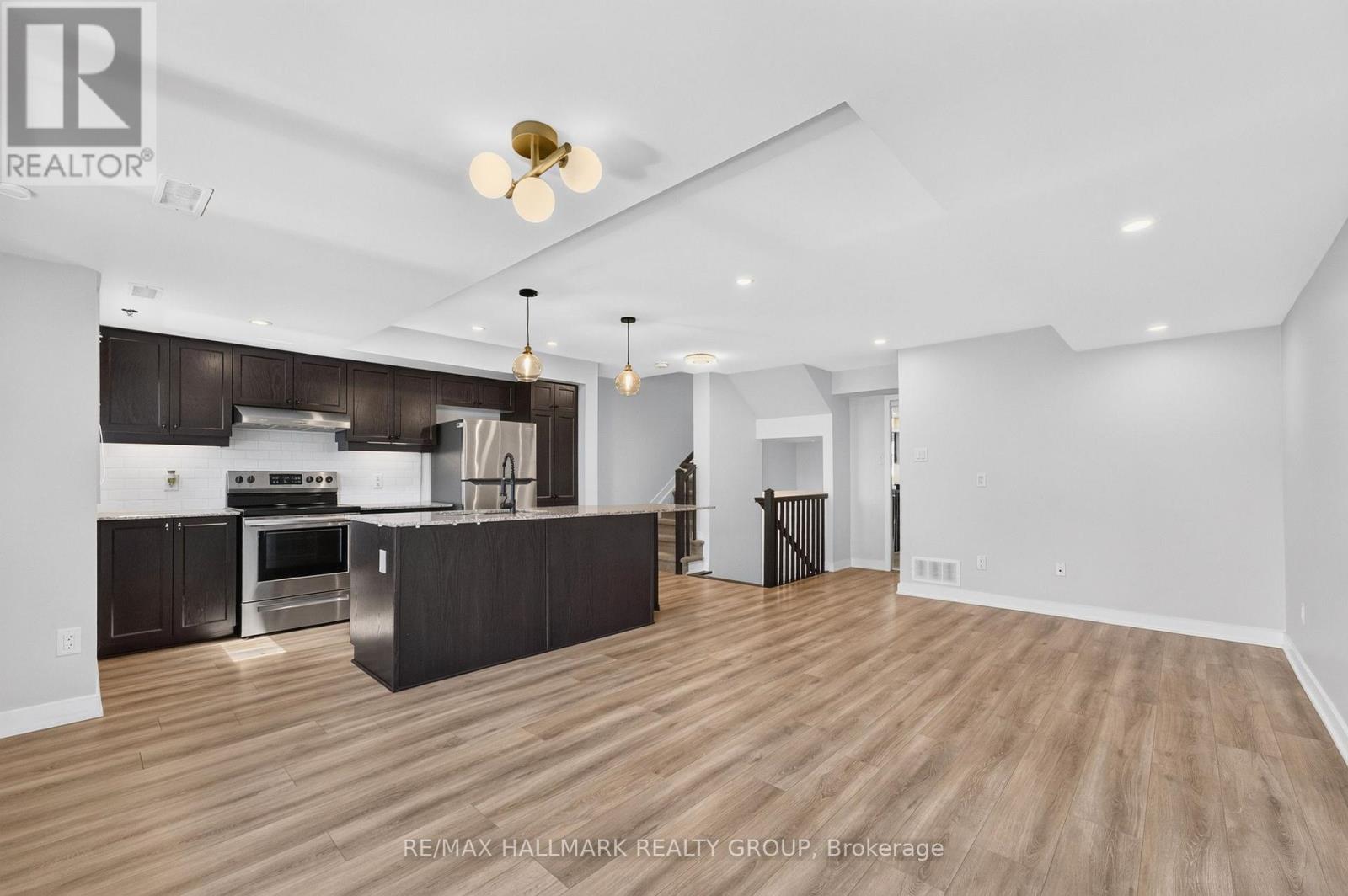 2 Bed, 2 Bath House for Sale in Ottawa – 575 TAKAMOSE PRIVATE, Ottawa – MLS# X13650160 - Image 11