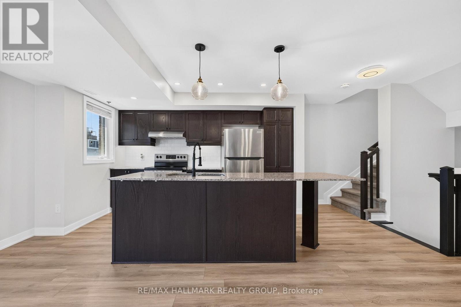 2 Bed, 2 Bath House for Sale in Ottawa – 575 TAKAMOSE PRIVATE, Ottawa – MLS# X13650160 - Image 12