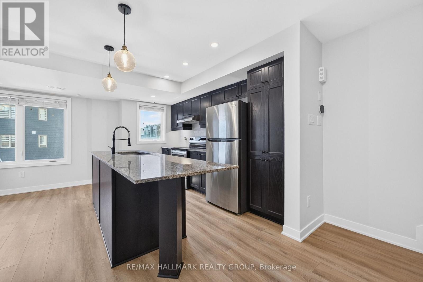 2 Bed, 2 Bath House for Sale in Ottawa – 575 TAKAMOSE PRIVATE, Ottawa – MLS# X13650160 - Image 15