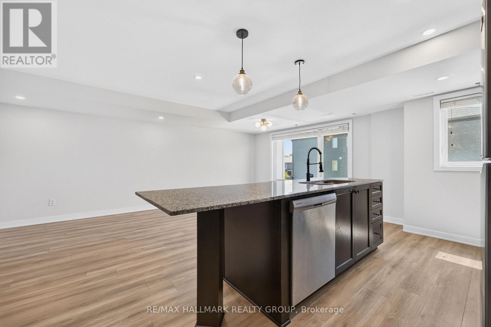 2 Bed, 2 Bath House for Sale in Ottawa – 575 TAKAMOSE PRIVATE, Ottawa – MLS# X13650160 - Image 18