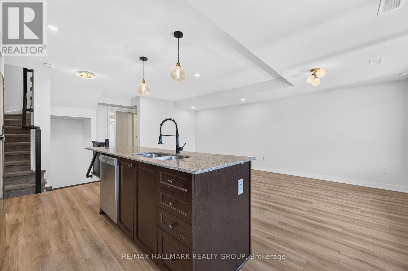 2 Bed, 2 Bath House for Sale in Ottawa – 575 TAKAMOSE PRIVATE, Ottawa – MLS# X13650160 - Image 22