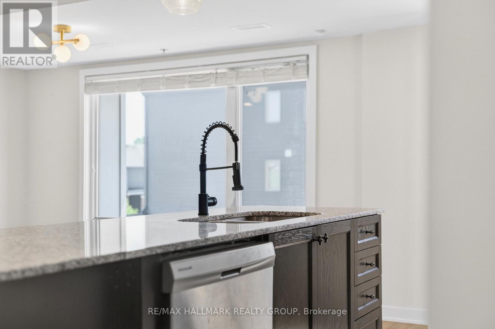 2 Bed, 2 Bath House for Sale in Ottawa – 575 TAKAMOSE PRIVATE, Ottawa – MLS# X13650160 - Image 23