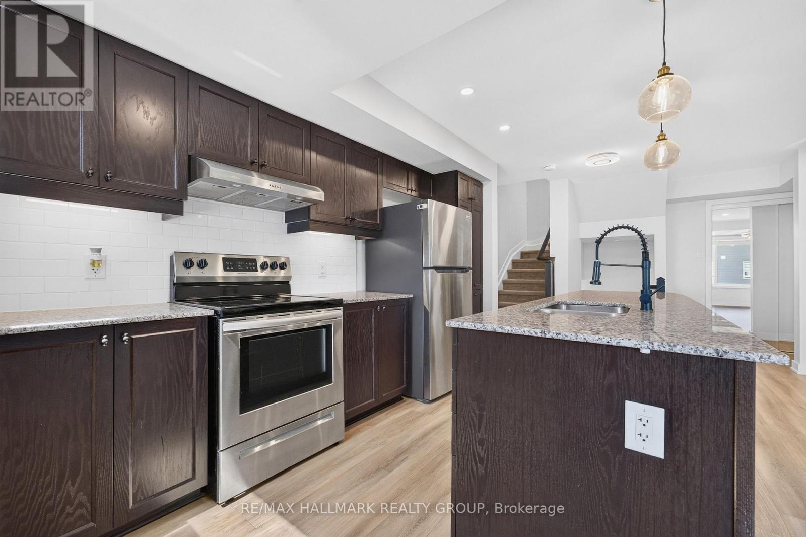 2 Bed, 2 Bath House for Sale in Ottawa – 575 TAKAMOSE PRIVATE, Ottawa – MLS# X13650160 - Image 25