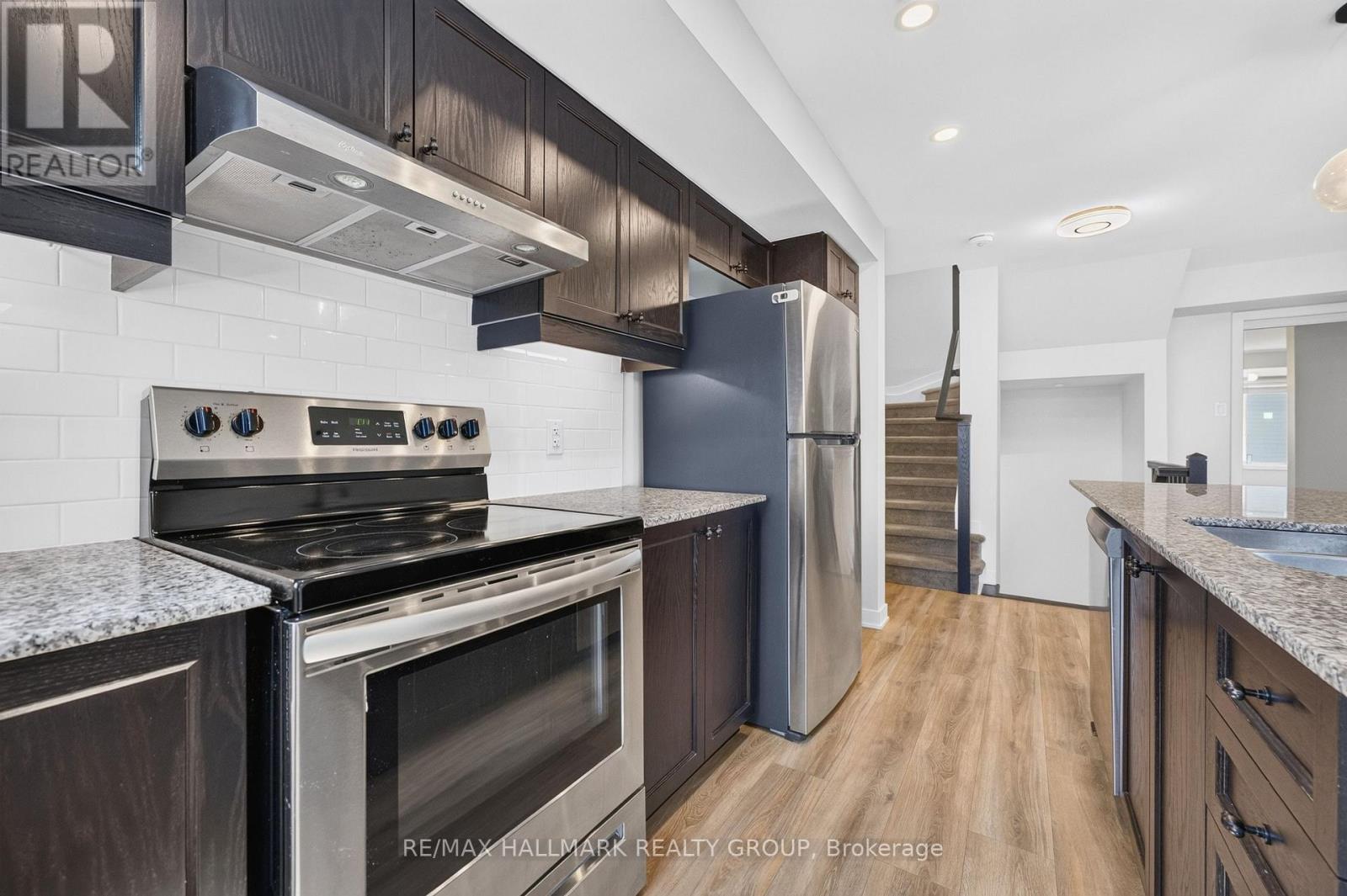 2 Bed, 2 Bath House for Sale in Ottawa – 575 TAKAMOSE PRIVATE, Ottawa – MLS# X13650160 - Image 26