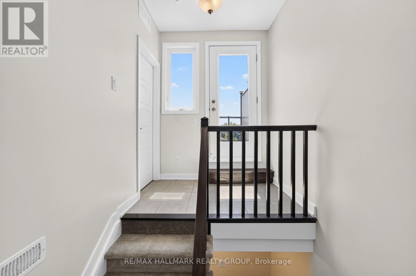 2 Bed, 2 Bath House for Sale in Ottawa – 575 TAKAMOSE PRIVATE, Ottawa – MLS# X13650160 - Image 40