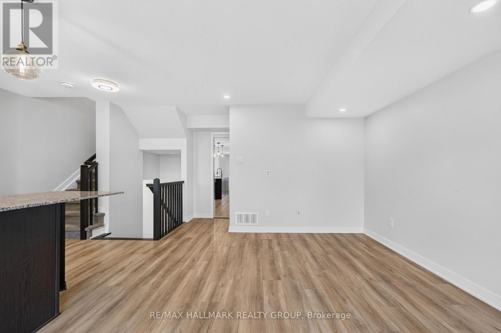 2 Bed, 2 Bath House for Sale in Ottawa – 575 TAKAMOSE PRIVATE, Ottawa – MLS# X13650160 - Image 8