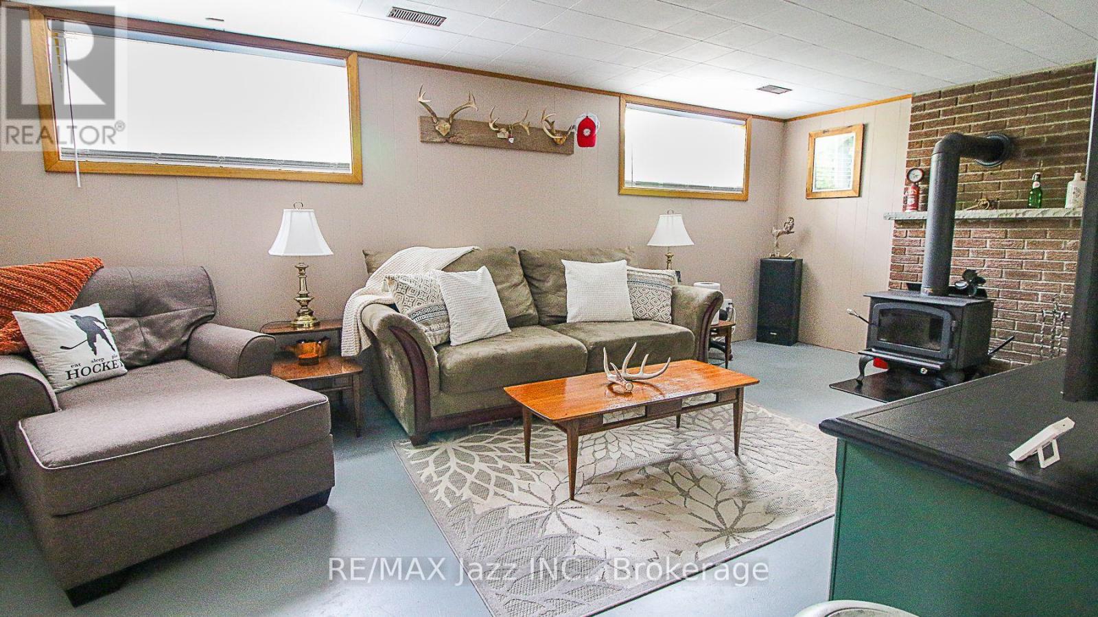 330 NIPIGON STREET - 16