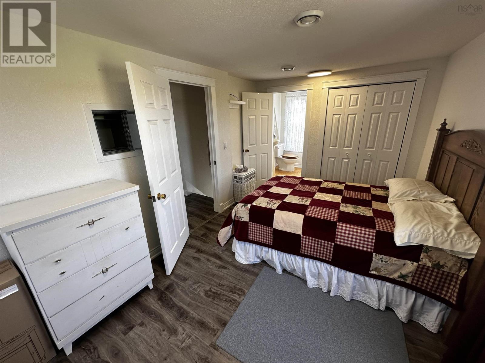 23 Boulet Lane, 23 Boulet Lane - 24