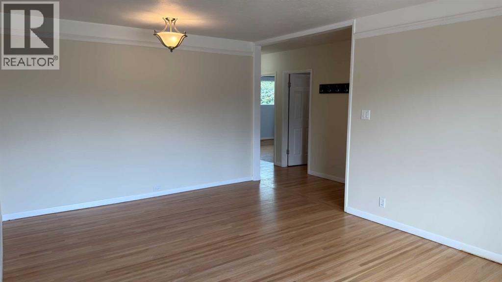 1906 14 Avenue S - 12