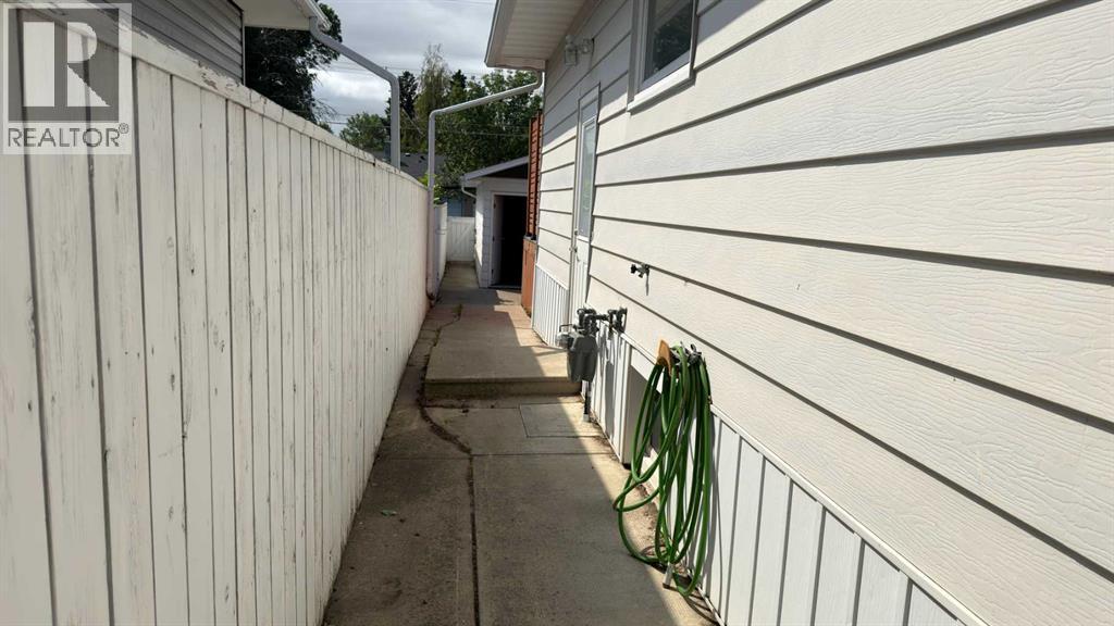1906 14 Avenue S - 25