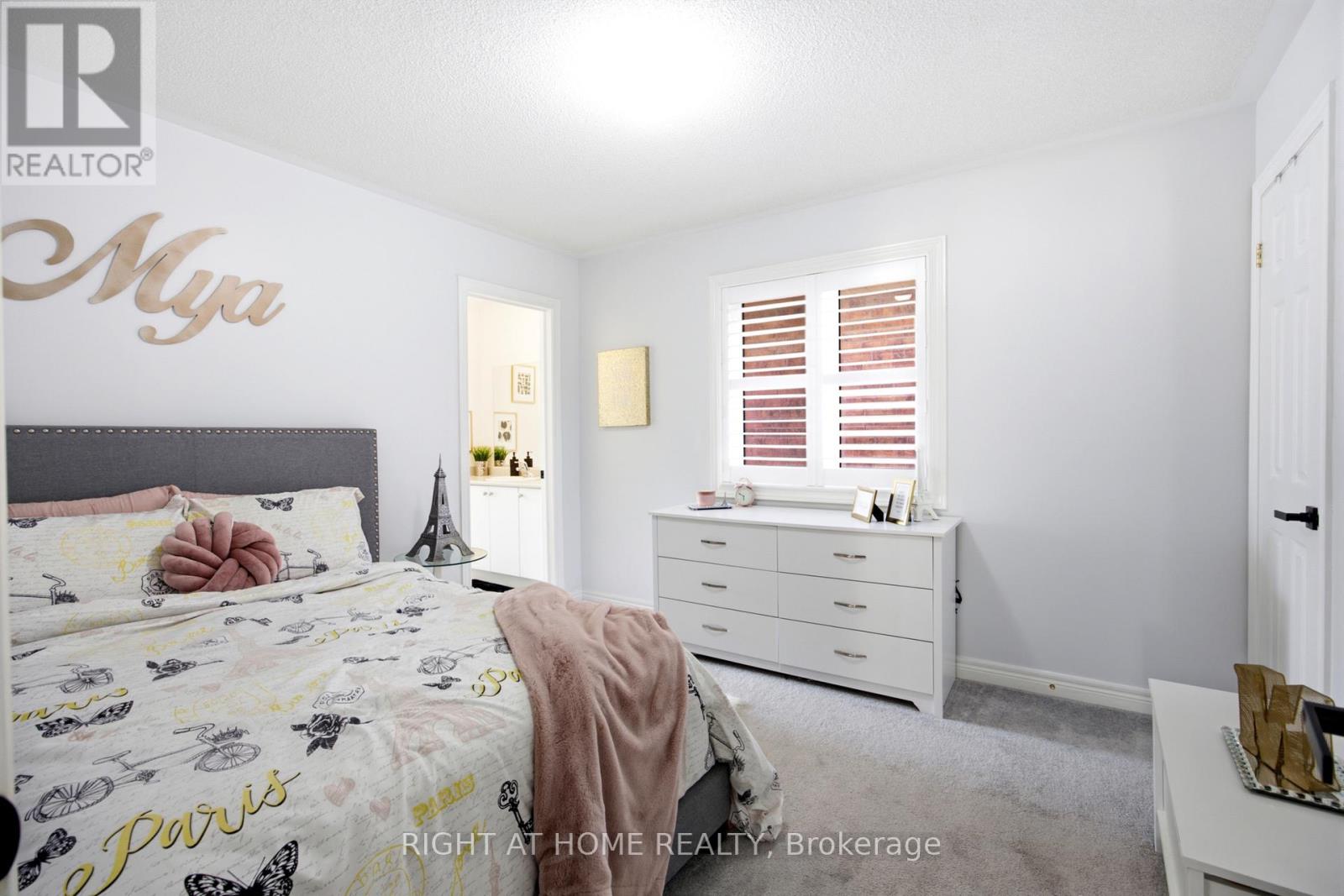 216 GREENWOOD ROAD - 34