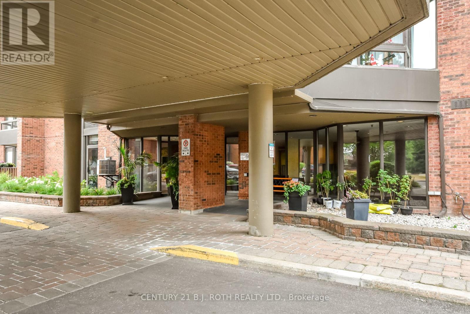 #508 181 COLLIER STREET - Image 32