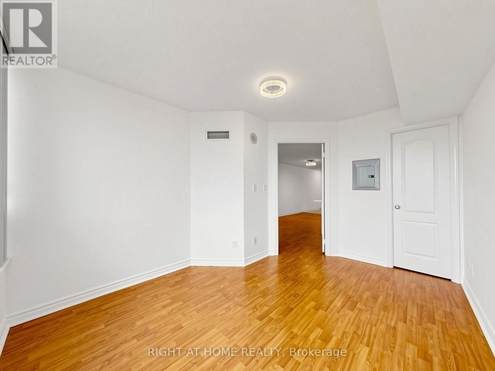 #606 8 REAN DRIVE - Image 30