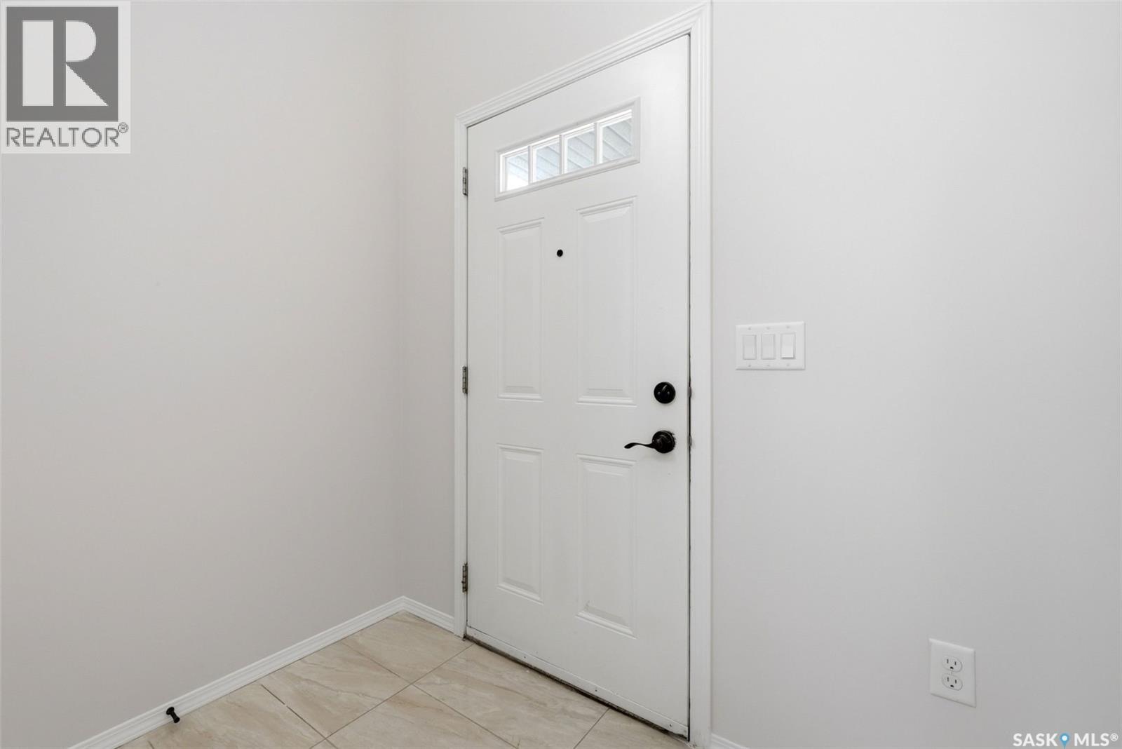 5257 Canuck CRESCENT - 3