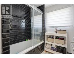 56 Iroquois Street W, Moose Jaw, SK S6H5A5 Photo 24