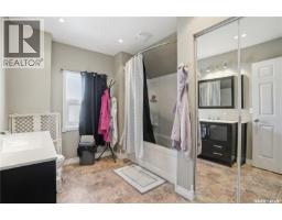 56 Iroquois Street W, Moose Jaw, SK S6H5A5 Photo 29
