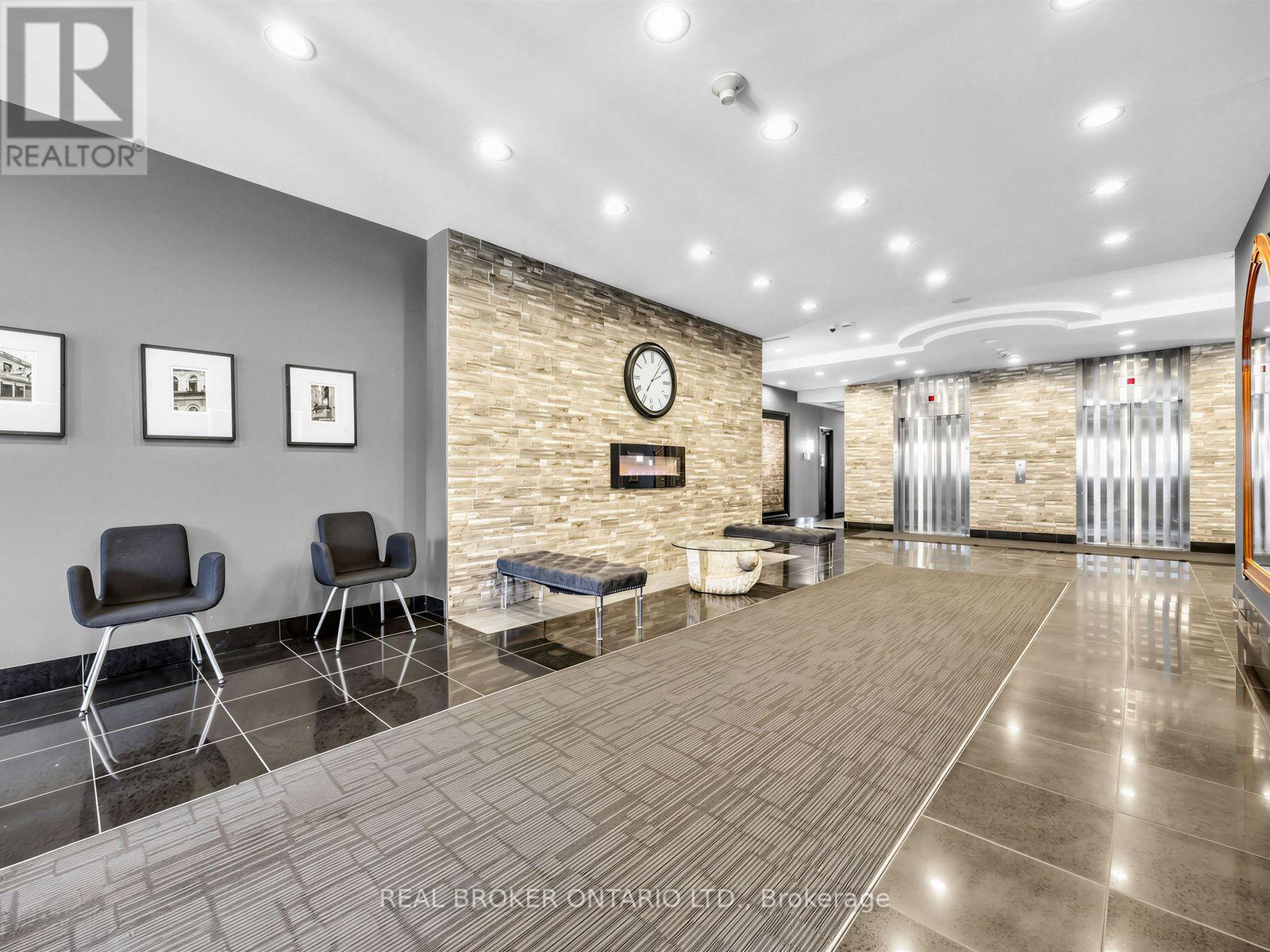 #1011 135 JAMES STREET S - 24