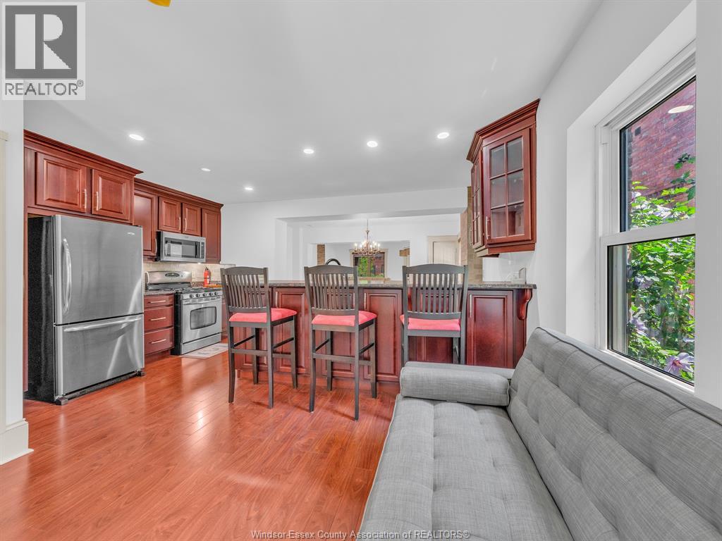 883 MONMOUTH ROAD - 20