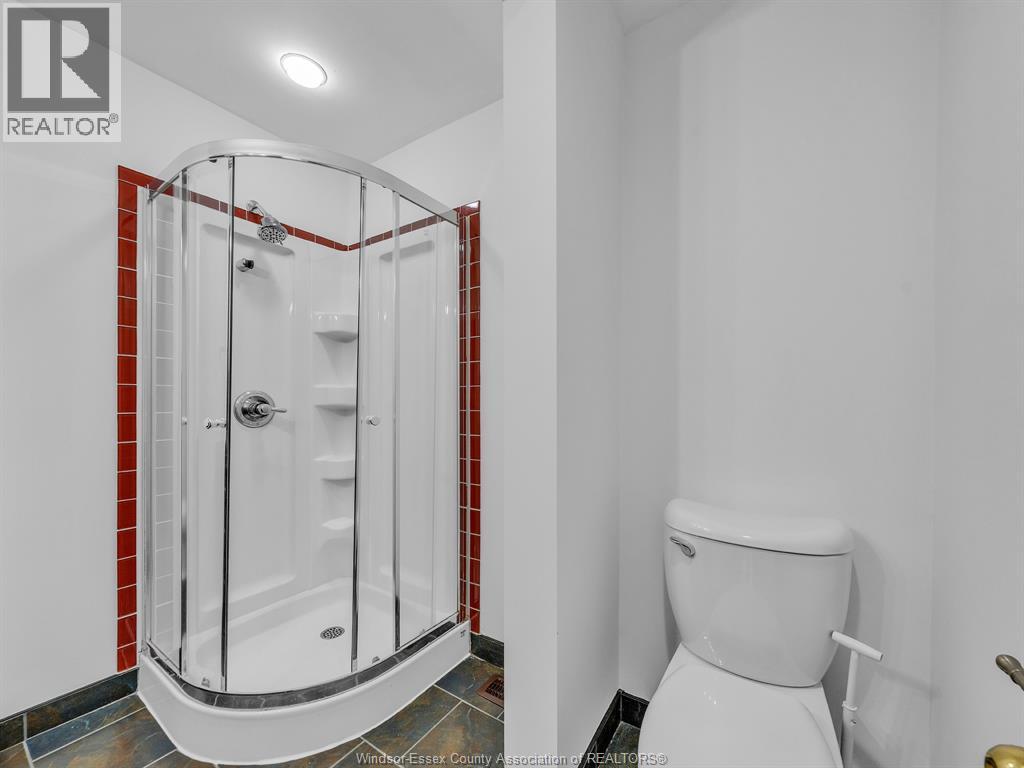 883 MONMOUTH ROAD - 32