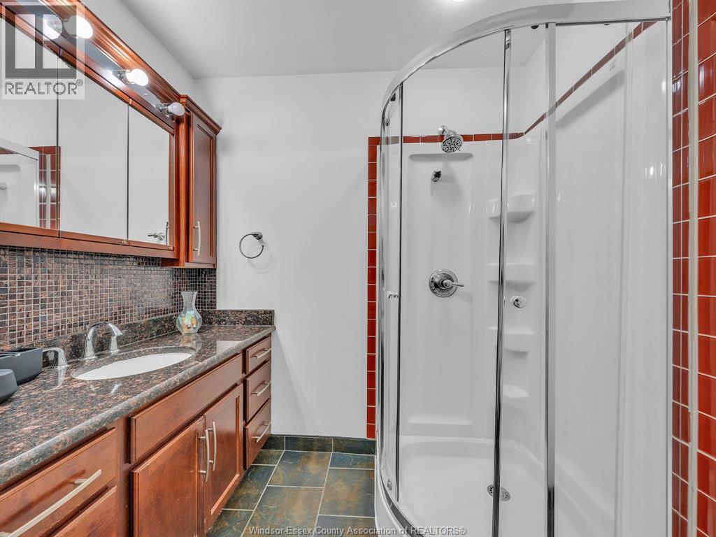 883 MONMOUTH ROAD - 31