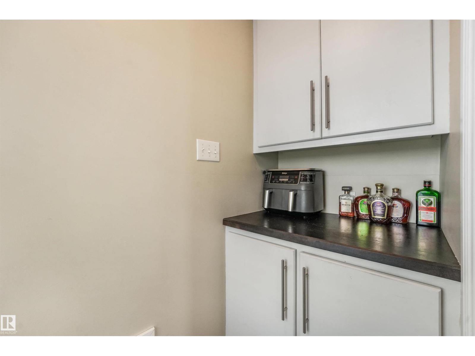 141 CAMELOT AV - Image 25