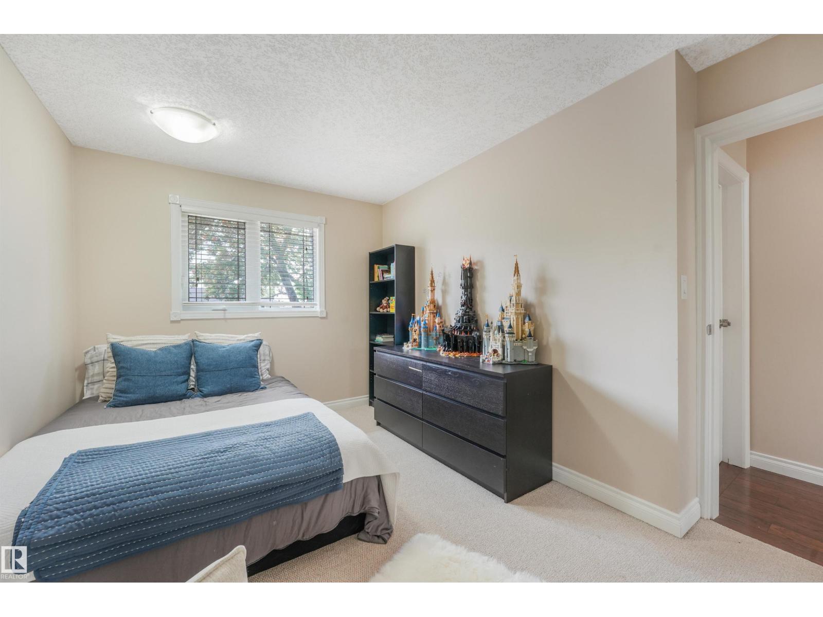 141 CAMELOT AV - Image 34