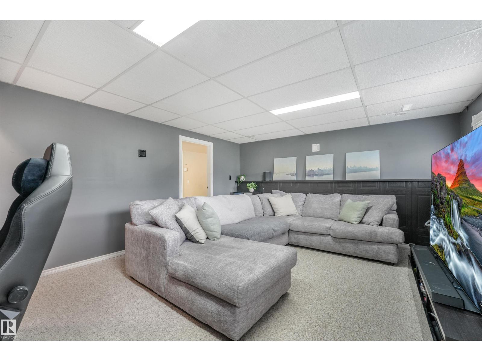 141 CAMELOT AV - Image 38