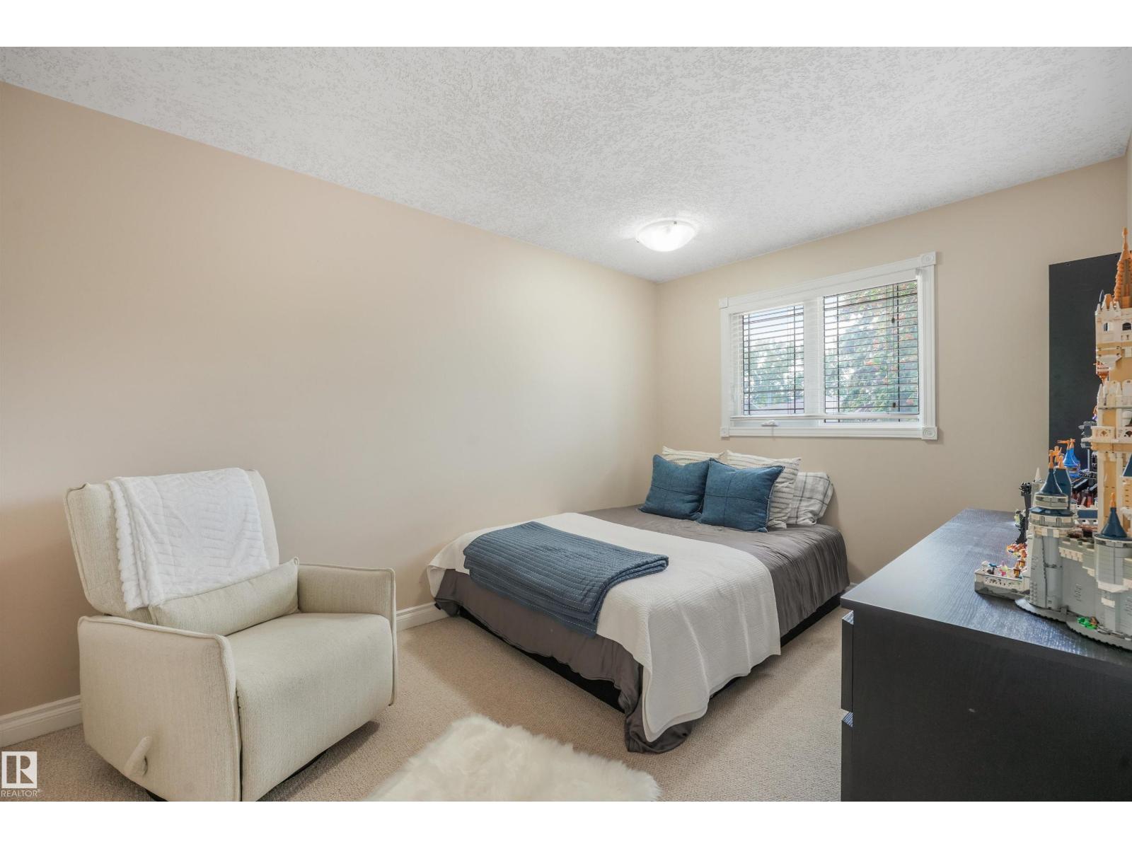 141 CAMELOT AV - Image 33