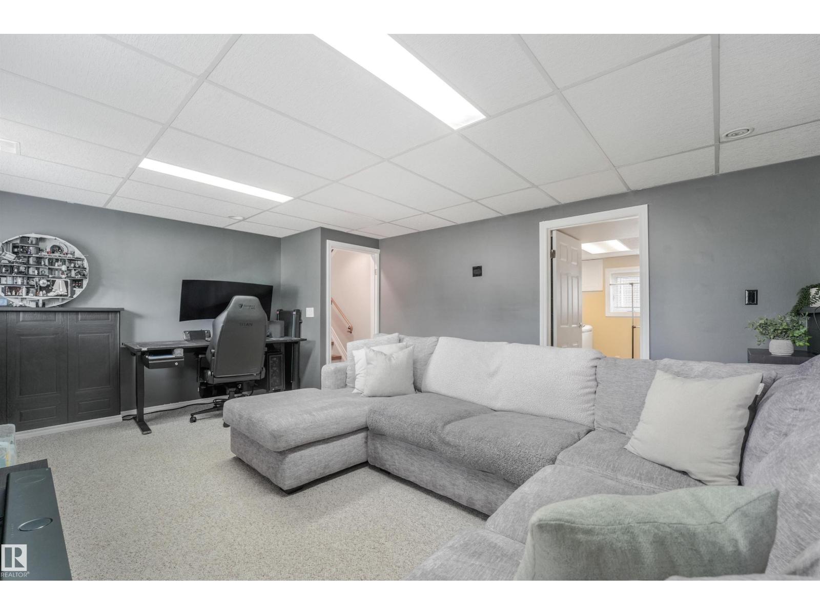 141 CAMELOT AV - Image 37