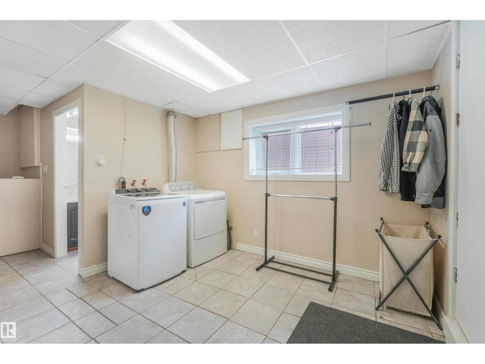 141 CAMELOT AV - 41