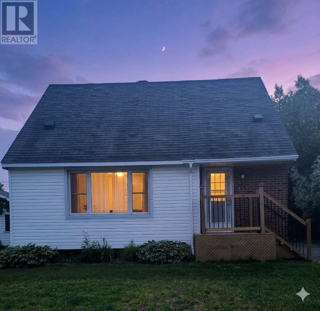 135 Dieppe AVE, Elliot Lake — photo 2