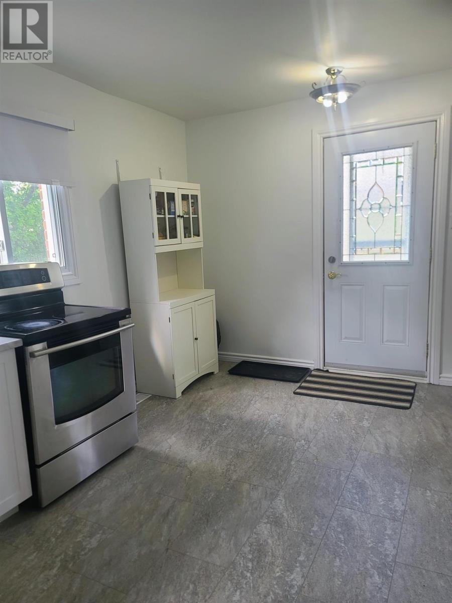 135 Dieppe AVE, Elliot Lake — photo 3