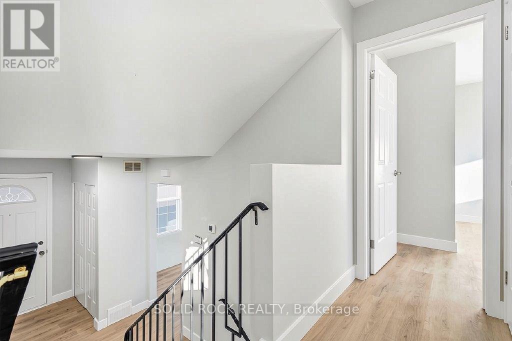4 Bed, 2 Bath House for Rent in Ottawa – 2158 FILLMORE CRESCENT, Ottawa – MLS# X13650428 - Image 11