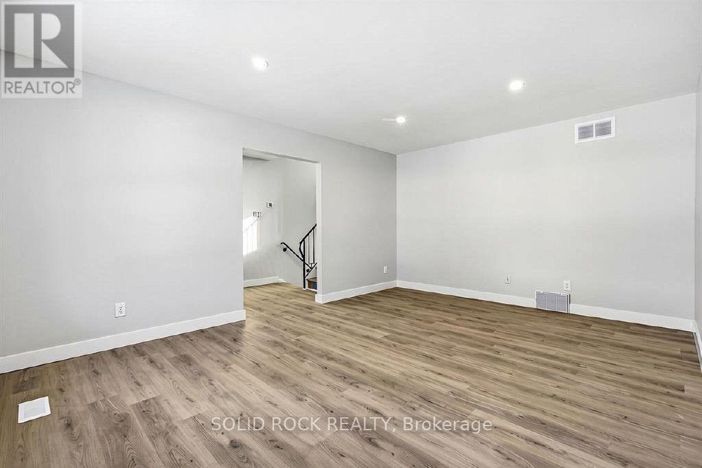 4 Bed, 2 Bath House for Rent in Ottawa – 2158 FILLMORE CRESCENT, Ottawa – MLS# X13650428 - Image 8