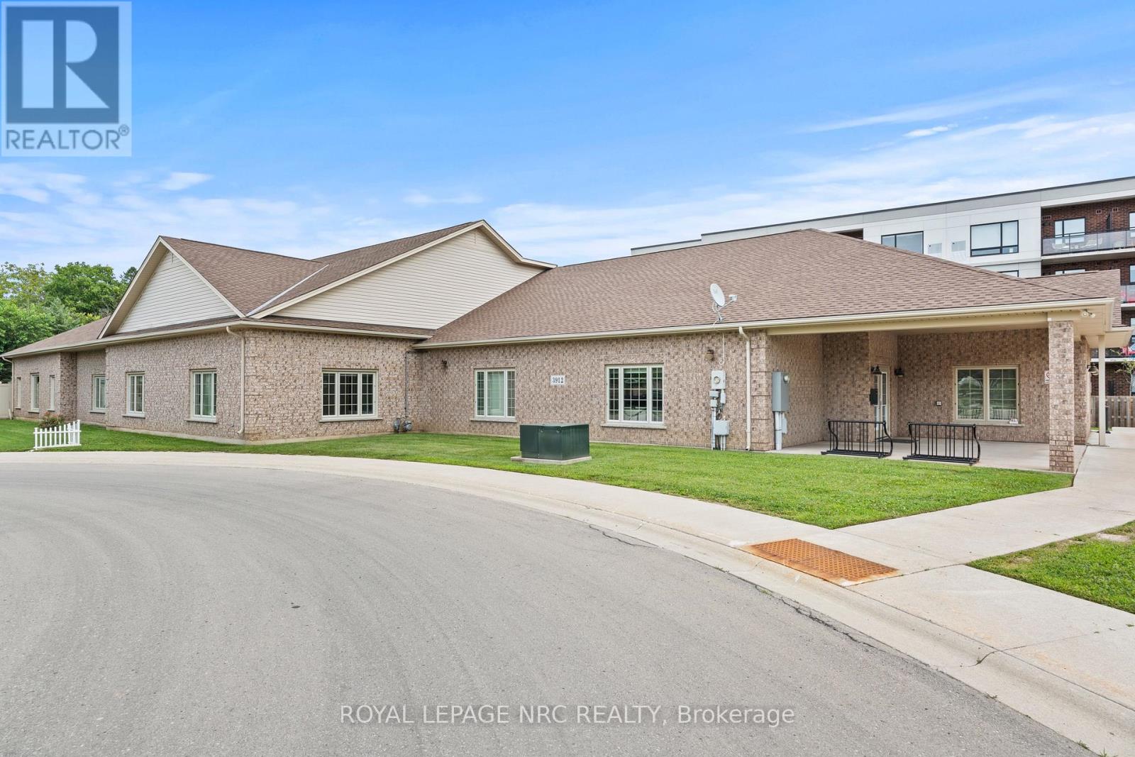 3988 SUNSET LANE - Image 25