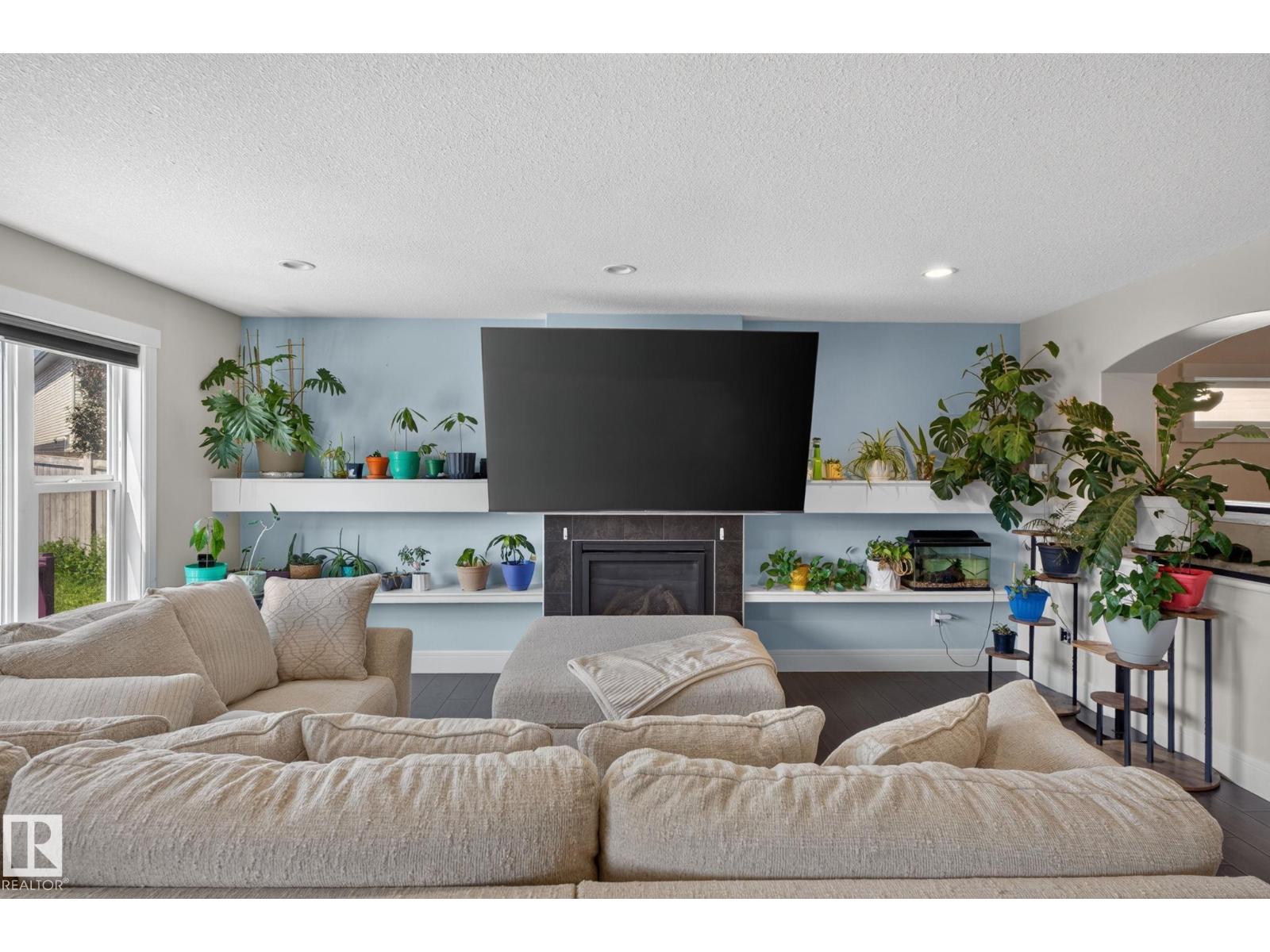 3343 21 AV NW - 11