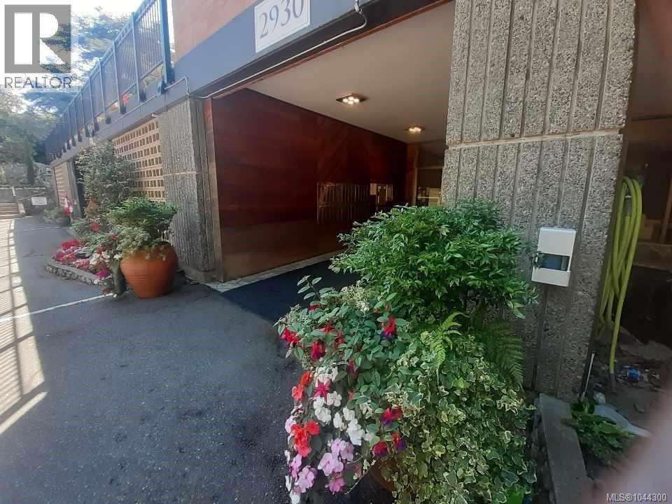 #305 2930 Cook St - 51