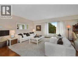 Kitchen - 305 2930 Cook St, Victoria, BC V8W3G3 Photo 6