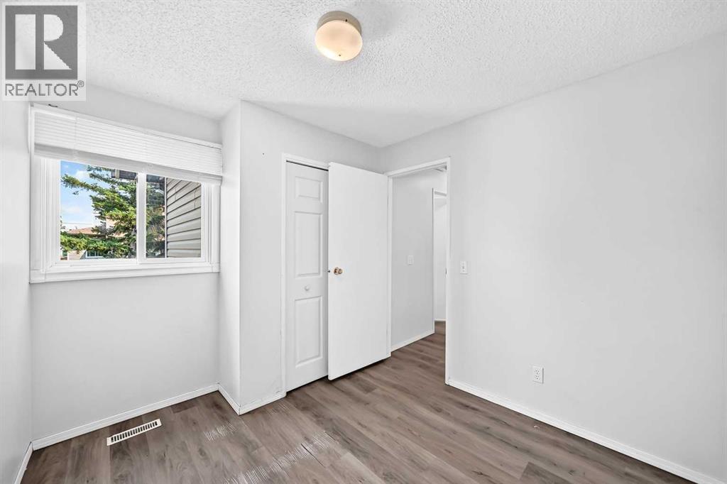 11 Falshire Terrace NE - 18