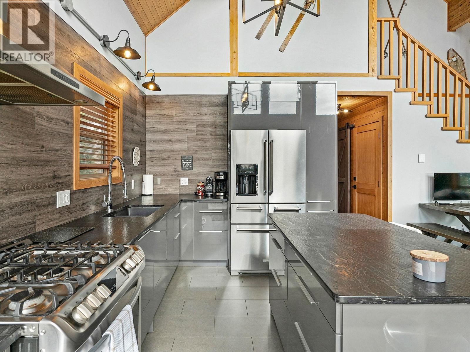 4833 Snow Pines Road, Big White