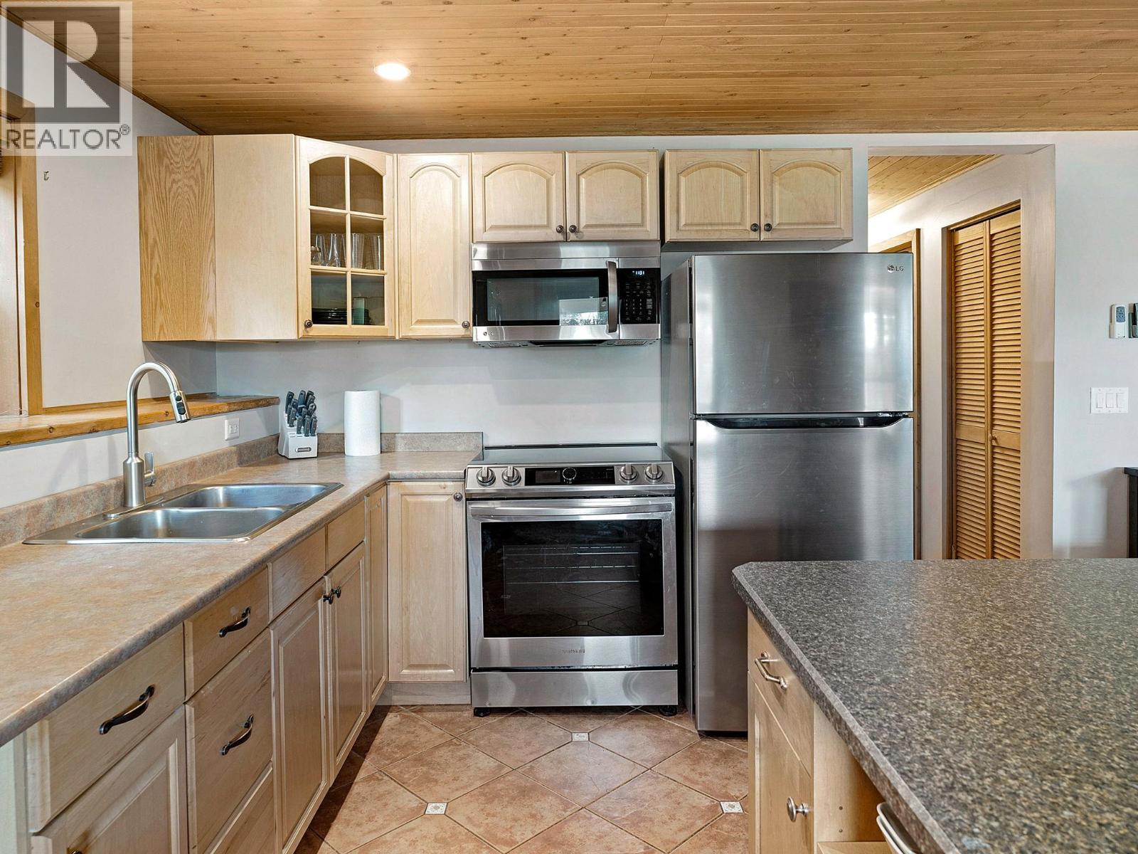 4833 Snow Pines Road, Big White