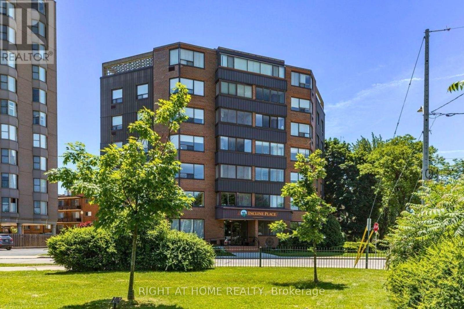#201 166 MOUNTAIN PARK AVENUE - Image 3
