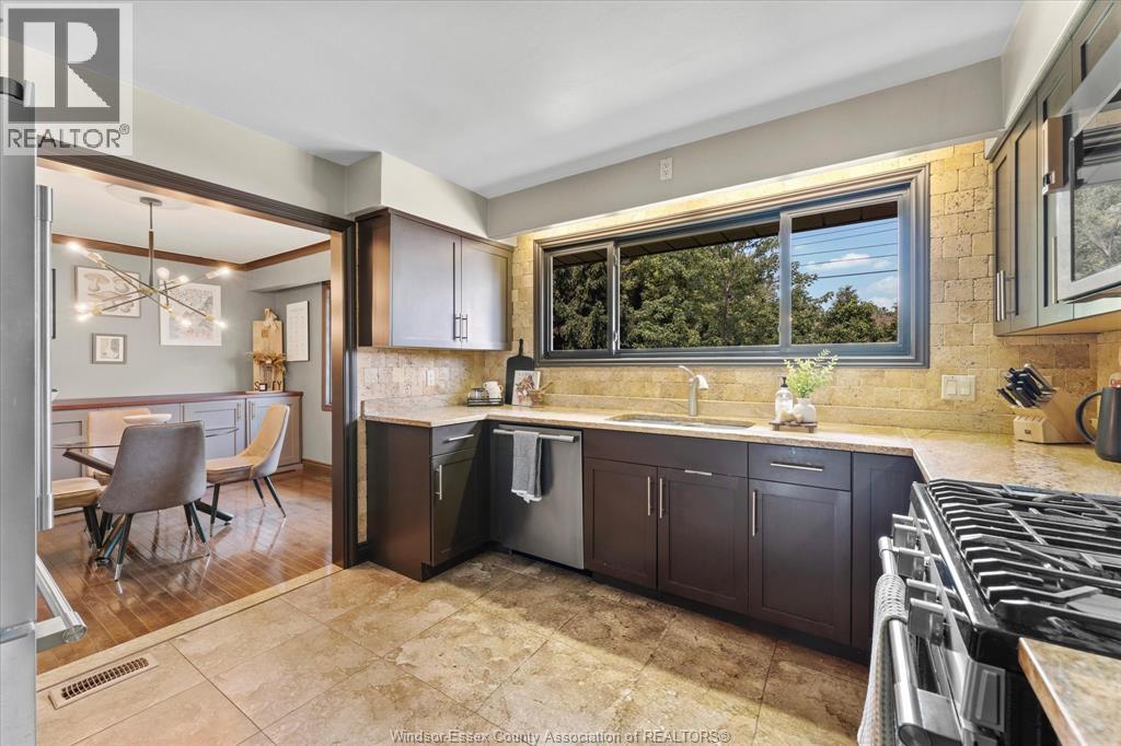 4060 KENNEDY DRIVE - 18