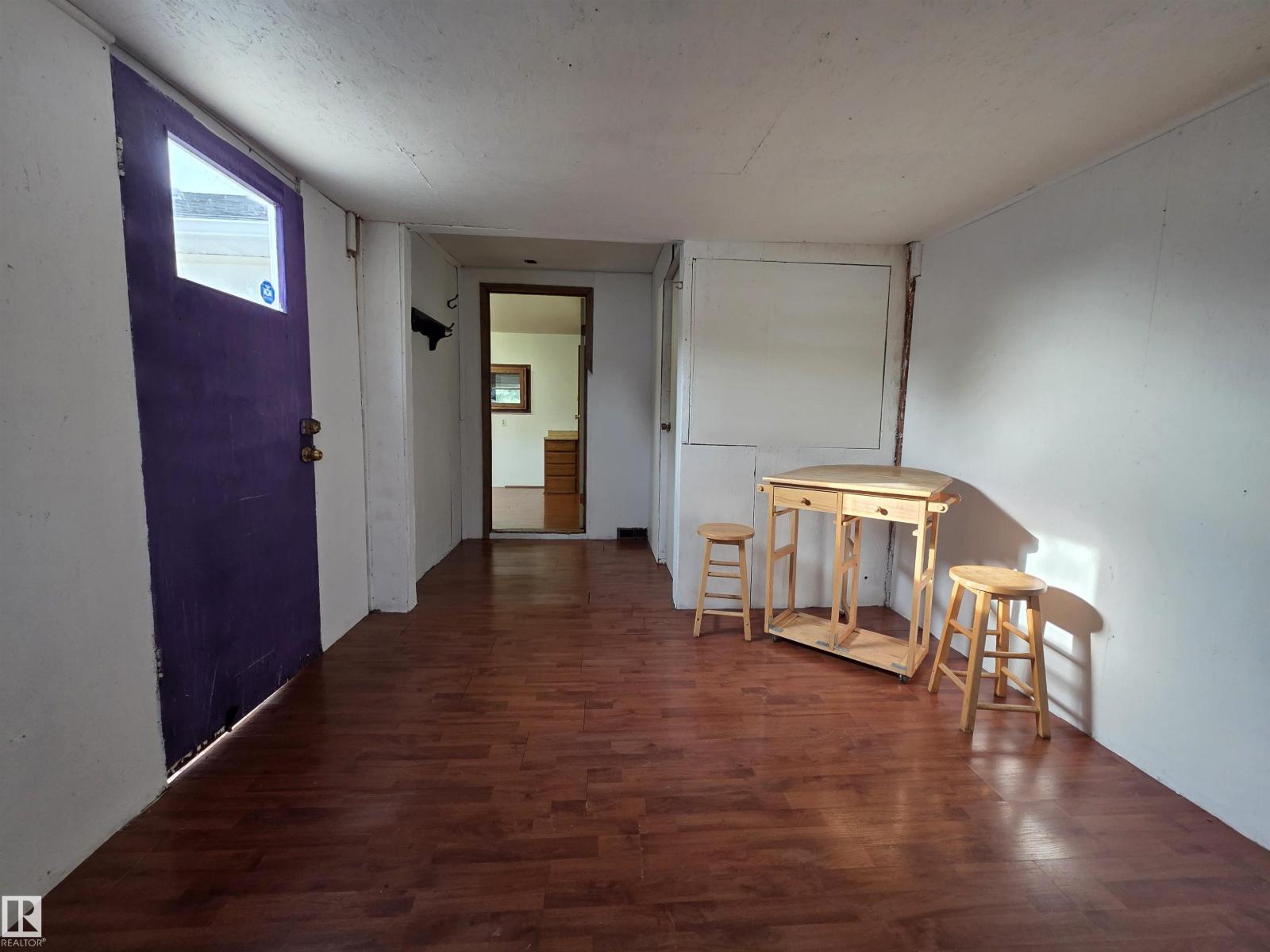 4812 48 AV - Image 5