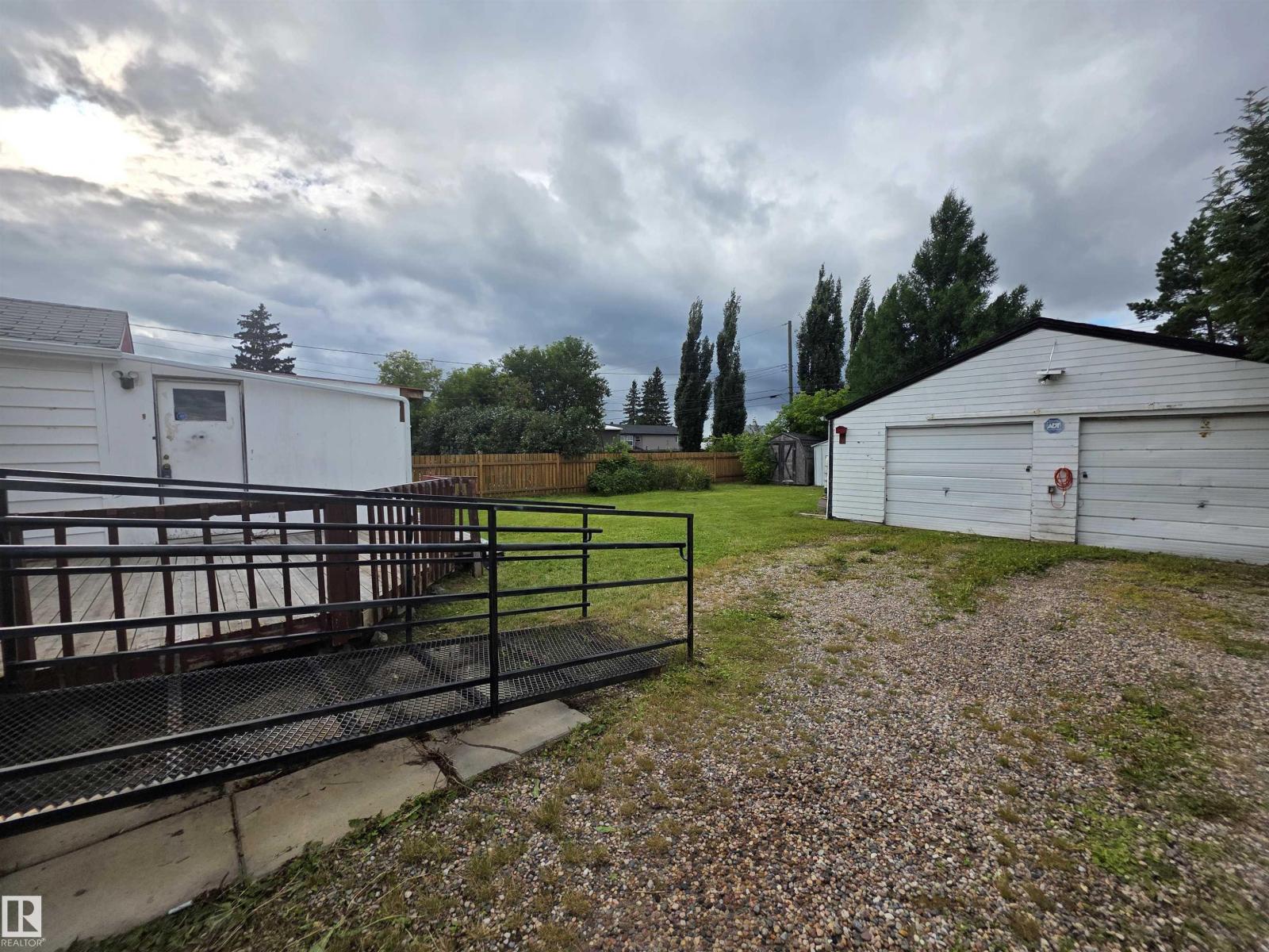 4812 48 AV - Image 3