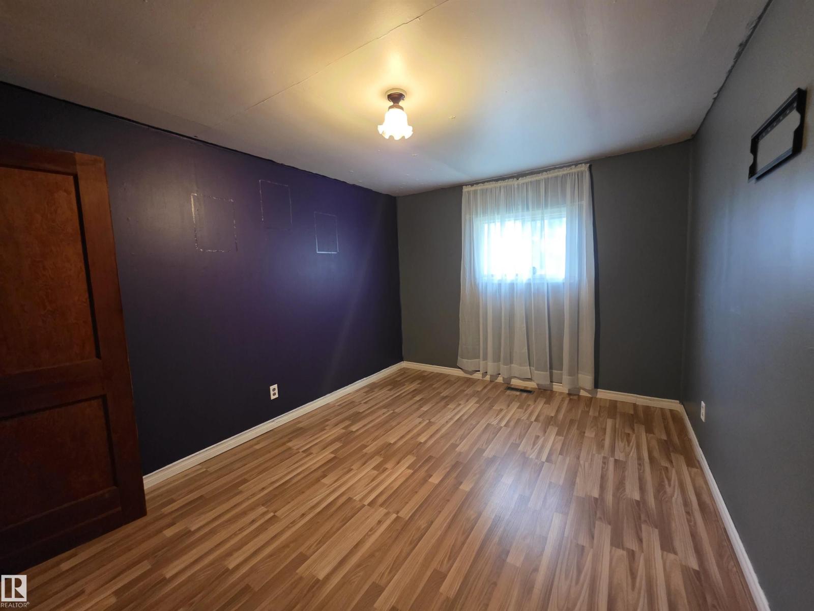 4812 48 AV - Image 13