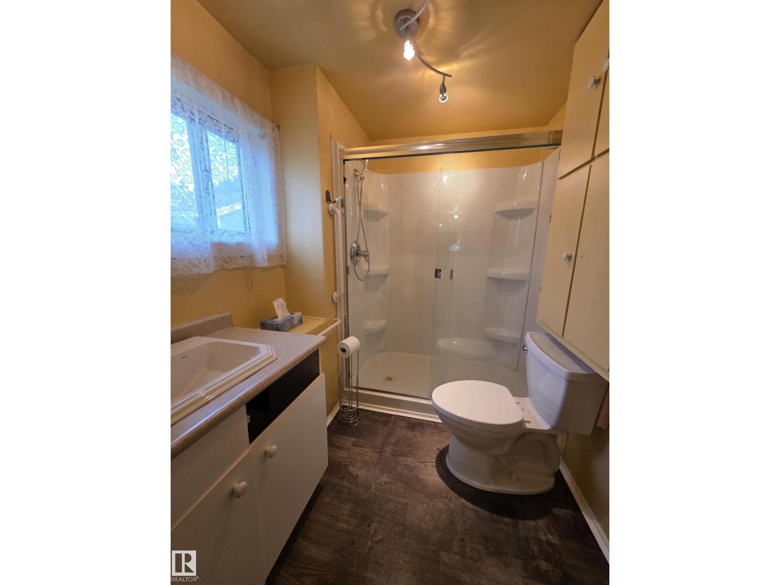 4812 48 AV - Image 16