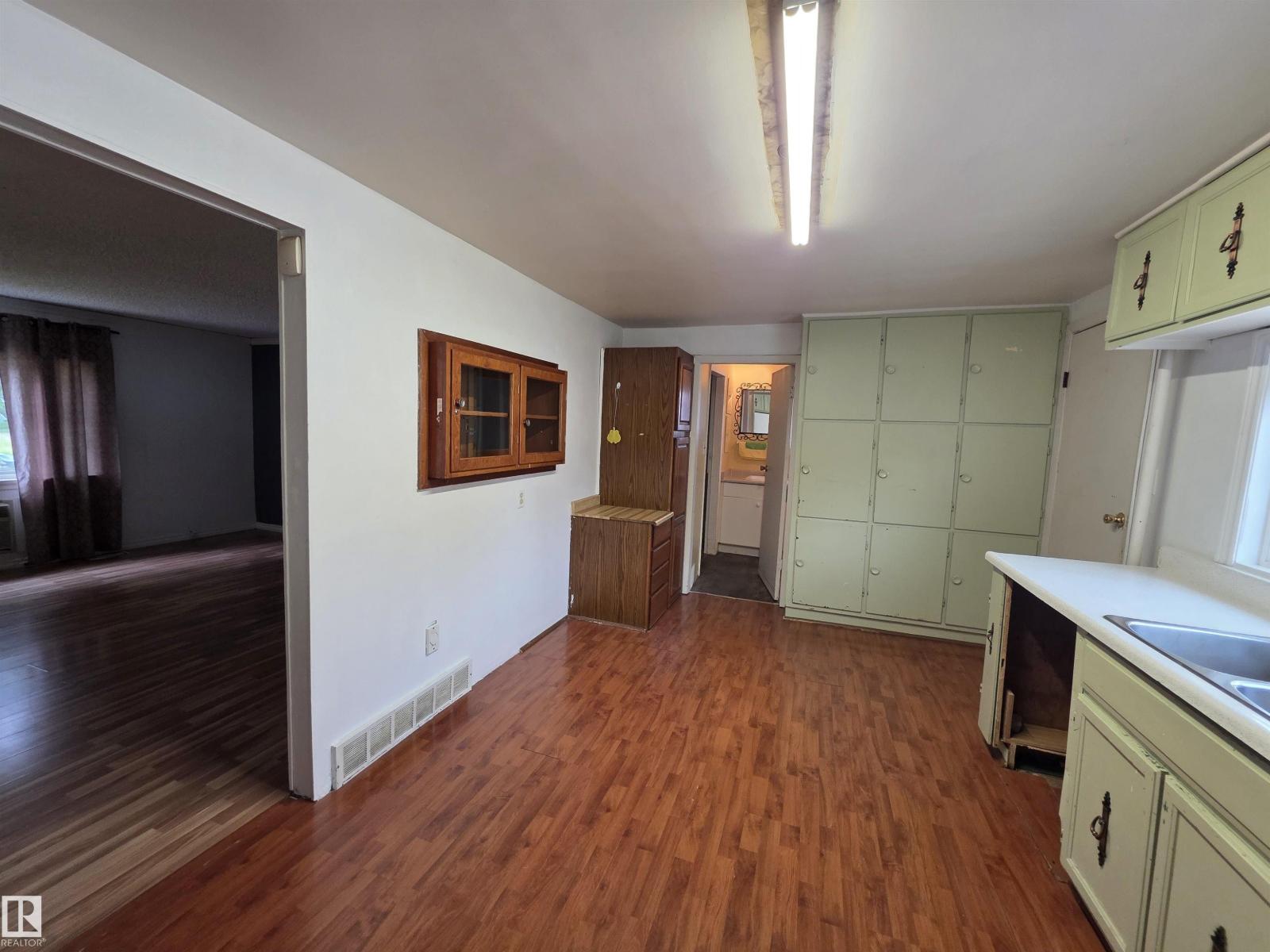 4812 48 AV - Image 15