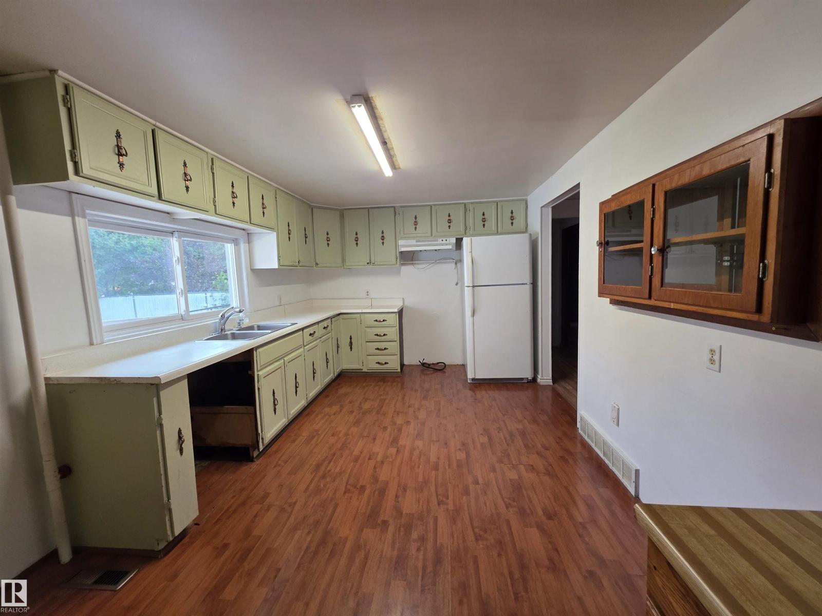 4812 48 AV - Image 7