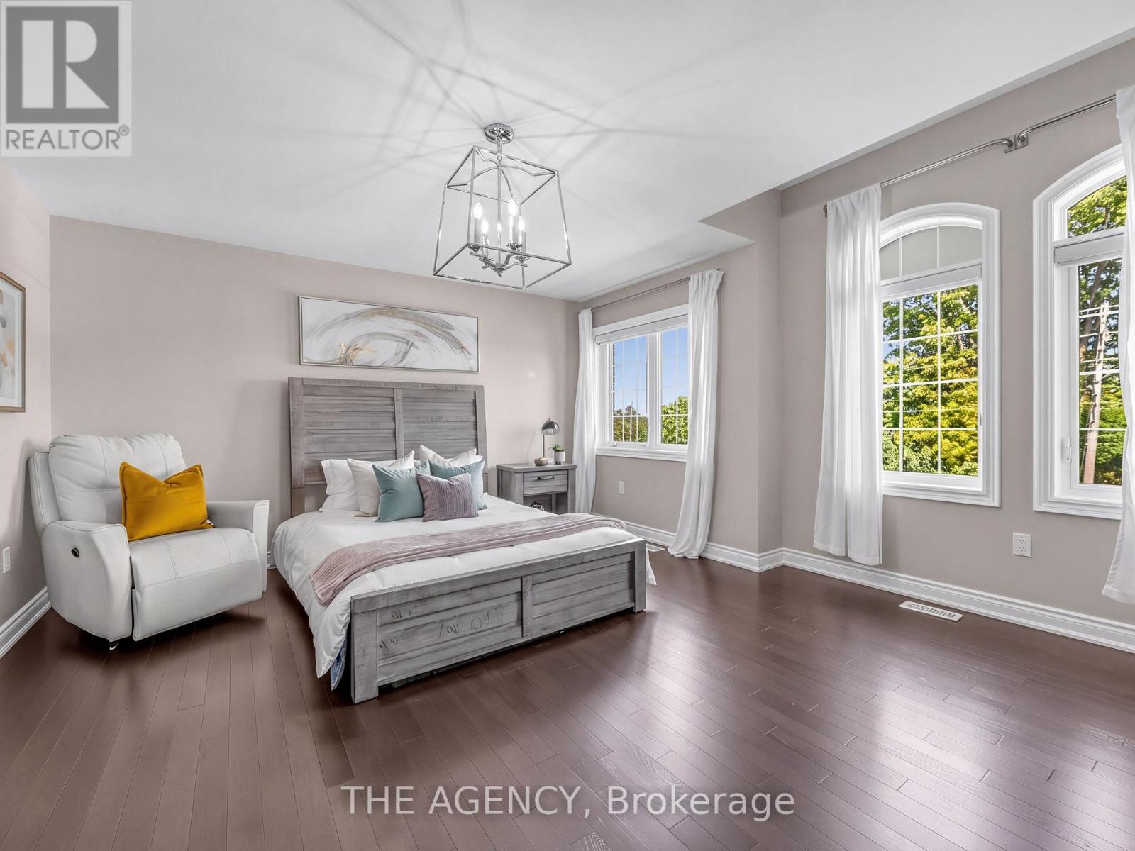 576 OAKWOOD DRIVE - 22